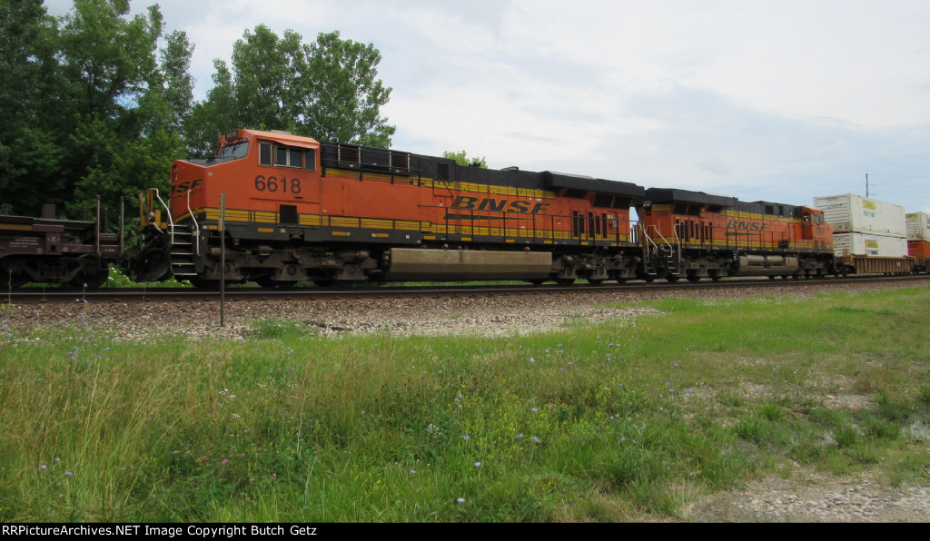 BNSF 6618 & 7359